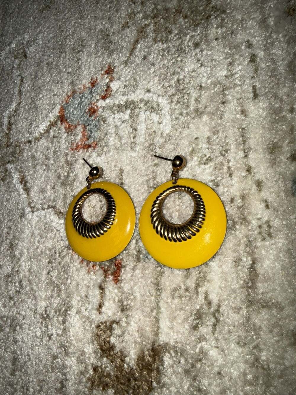 1930s ART DECO BUTTERSCOTCH BAKELITE HOOP DROP EARRINGS - Picture 4 of 7